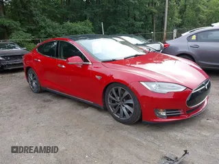 2013 Tesla Model S Performance с VIN 5YJSA1DP1DFP10048, выставлен на аукционе IAAI как лот 42523396 с пробегом 135 396 миль миль и . История ставок и продаж доступна на DreamBid. Изображение 1.