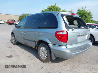 2005 Chrysler Town & Country with VIN 1C4GP45R35B326475, listed as a IAAI auction lot 40670759 with 199,230 mi miles. Bid and sale history available at carsss.com. Image 3.