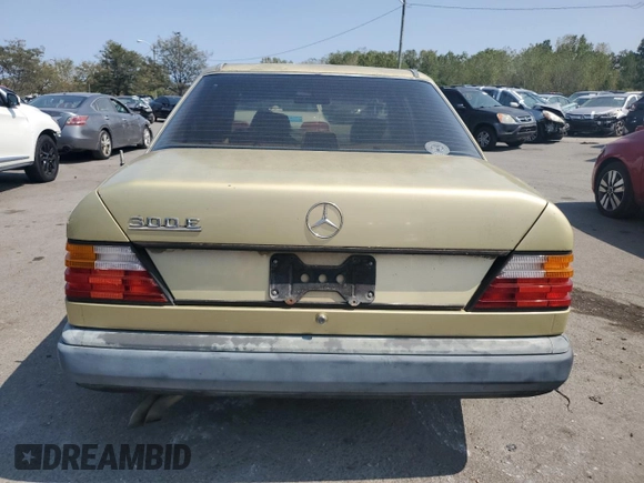 1987 Mercedes-Benz 300 E z VIN WDBEA30D4HA511061, wystawiony jako Copart lot #70599034 z przebiegiem 174 733 mil mil oraz Nie do naprawy • Non repairable. Historia ofert i sprzedaży dostępna na DreamBid. Obrazek 6.