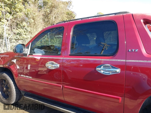 2007 Chevrolet Avalanche LTZ with VIN 3GNFK123X7G135629, listed as a IAAI auction lot 41348757 with 240,170 mi miles and . Bid and sale history available at DreamBid. Image 15.