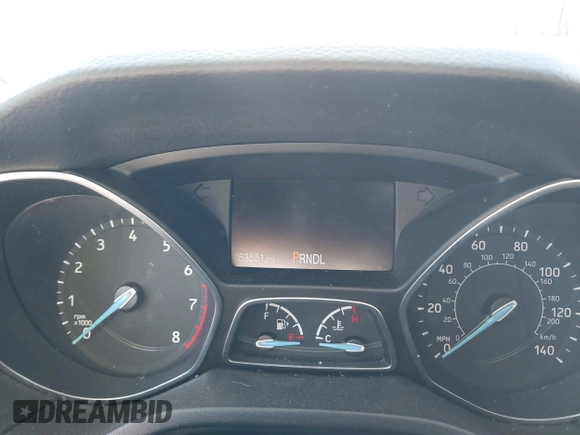 2018 Ford Focus SE z VIN 1FADP3F2XJL316101, wystawiony jako IAAI lot #40805650 z przebiegiem 53 551 mil mil oraz . Historia ofert i sprzedaży dostępna na DreamBid. Obrazek 7.