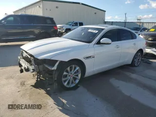 2018 Jaguar XF 25t Premium with VIN SAJBD4FXXJCY69361, listed as a Copart auction lot 71079714 with 103,105 mi miles and Salvage Title. Bid and sale history available at carsss.com. Image 1.