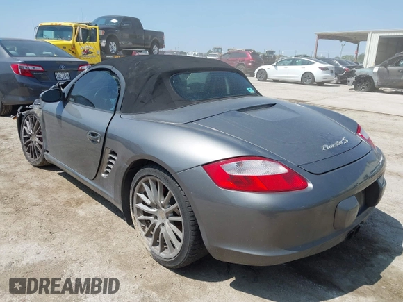 2007 Porsche Boxster S z VIN WP0CB29887U731046, wystawiony jako IAAI lot #42191204 z przebiegiem 153 037 mil mil oraz . Historia ofert i sprzedaży dostępna na DreamBid. Obrazek 3.