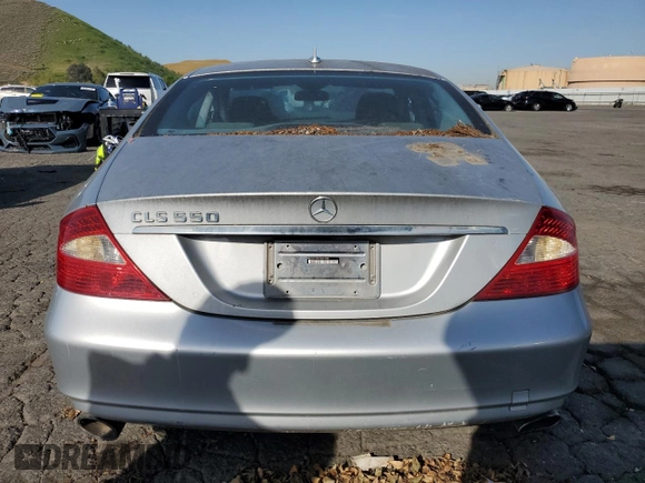 2007 Mercedes-Benz CLS 550 z VIN WDDDJ72X47A081645, wystawiony jako Copart lot #52244625 z przebiegiem 154 948 mil mil oraz Czysty tytuł • Clean title. Historia ofert i sprzedaży dostępna na DreamBid. Obrazek 6.