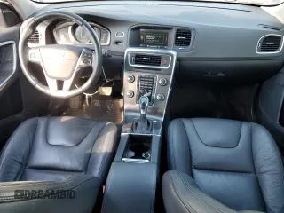 2014 Volvo S60 T5 z VIN YV1612FS5E1296303, wystawiony jako Copart lot #56480725 z przebiegiem 52 318 mil mil oraz Szkody całkowita. Historia ofert i sprzedaży dostępna na DreamBid. Obrazek 8.