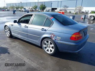 2002 BMW 3 Series 325i with VIN WBAET374X2NG72824, listed as a IAAI auction lot 41822437 with 1 mi miles. Bid and sale history available at carsss.com. Image 3.