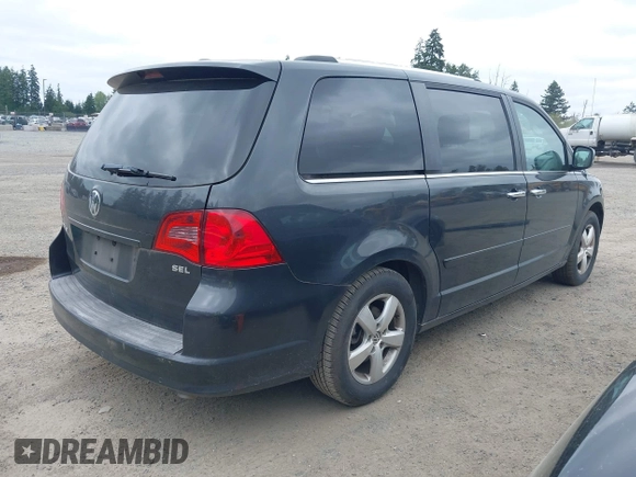 2011 Volkswagen Routan z VIN 2V4RW6DG5BR738696, wystawiony jako IAAI lot #42513978 z przebiegiem 180 933 mil mil oraz . Historia ofert i sprzedaży dostępna na DreamBid. Obrazek 4.