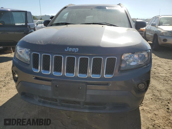 2016 Jeep Compass Sport SE z VIN 1C4NJDBB1GD779260, wystawiony jako Copart lot #56040065 z przebiegiem Nie podano mil oraz Czysty tytuł • Clean title. Historia ofert i sprzedaży dostępna na DreamBid. Obrazek 5.