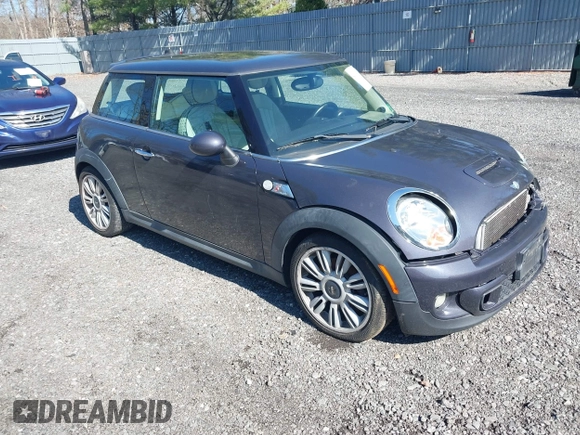 2012 MINI Hardtop S z VIN WMWSV3C51CTY16444, wystawiony jako IAAI lot #41934230 z przebiegiem 122 261 mil mil oraz . Historia ofert i sprzedaży dostępna na DreamBid. Obrazek 1.