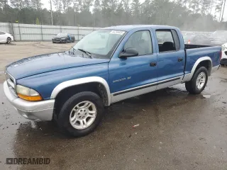 2002 Dodge Dakota SLT with VIN 1B7HL48NX2S658224, listed as a Copart auction lot 44256935 with 305,709 mi miles and Salvage Title. Bid and sale history available at carsss.com. Image 1.