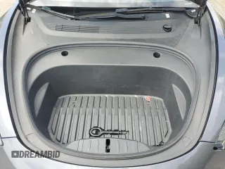 2022 Tesla Model 3 z VIN 5YJ3E1EA6NF185895, wystawiony jako Copart lot #60165405 z przebiegiem 190 572 mil mil oraz Czysty tytuł • Clean title. Historia ofert i sprzedaży dostępna na DreamBid. Obrazek 11.