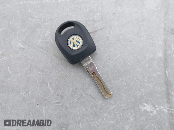 2001 Volkswagen Beetle GLX z VIN 3VWDD21C61M420884, wystawiony jako IAAI lot #40501130 z przebiegiem 179 868 mil mil oraz . Historia ofert i sprzedaży dostępna na DreamBid. Obrazek 11.