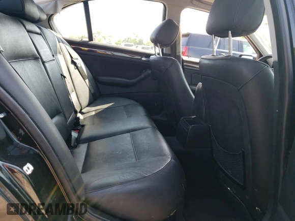 2003 BMW 3 Series 330xi with VIN WBAEW53413PG21999, listed as a Copart auction lot 60724374 with 137,242 mi miles and Salvage Title. Bid and sale history available at carsss.com. Image 10.