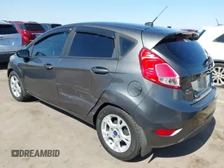 2015 Ford Fiesta SE z VIN 3FADP4EJ0FM146237, wystawiony jako IAAI lot #42452345 z przebiegiem 121 742 mil mil oraz . Historia ofert i sprzedaży dostępna na DreamBid. Obrazek 3.