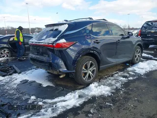 2024 Lexus RX 350 z VIN 2T2BAMCA9RC041002, wystawiony jako IAAI lot #41360795 z przebiegiem 23 908 mil mil oraz . Historia ofert i sprzedaży dostępna na DreamBid. Obrazek 4.