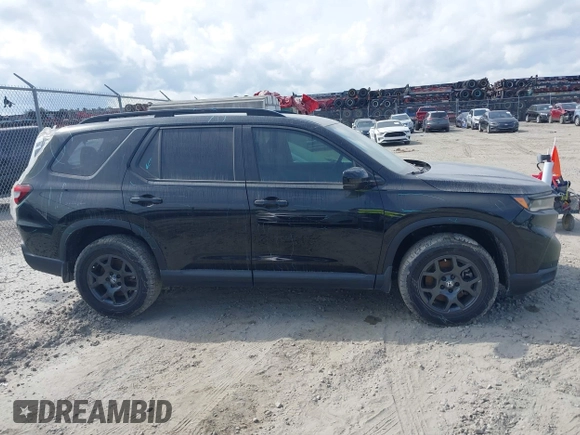 2025 Honda Pilot TrailSport with VIN 5FNYG1H61SB026477, listed as a IAAI auction lot 41471719 with 12,624 mi miles and . Bid and sale history available at DreamBid. Image 13.
