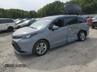 2022 Toyota Sienna XLE Woodland Edition with VIN 5TDASKFCXNS045169, listed as a Copart auction lot 71785184 with 52,333 mi miles and Salvage Title. Bid and sale history available at carsss.com. Image 1.