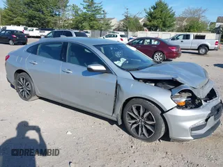 2018 Chevrolet Malibu LT z VIN 1G1ZD5ST1JF289056, wystawiony jako IAAI lot #42136250 z przebiegiem 218 936 mil mil oraz . Historia ofert i sprzedaży dostępna na DreamBid. Obrazek 1.