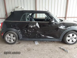 2019 MINI Convertible Cooper с VIN WMWWG5C5XK3H08526, выставлен на аукционе IAAI как лот 41623619 с пробегом 53 474 миль миль и . История ставок и продаж доступна на DreamBid. Изображение 6.