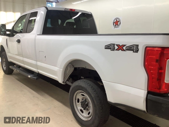 2019 Ford F-250 XL z VIN 1FT7X2B63KEC14817, wystawiony jako IAAI lot #42639323 z przebiegiem 173 427 mil mil oraz . Historia ofert i sprzedaży dostępna na DreamBid. Obrazek 37.