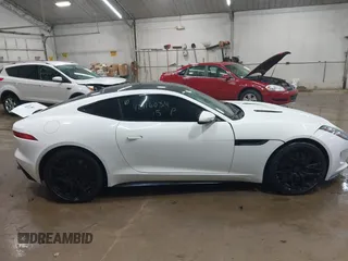 2015 Jaguar F-Type R z VIN SAJWA6DA3FMK21267, wystawiony jako IAAI lot #42116034 z przebiegiem 60 044 mil mil oraz . Historia ofert i sprzedaży dostępna na DreamBid. Obrazek 13.