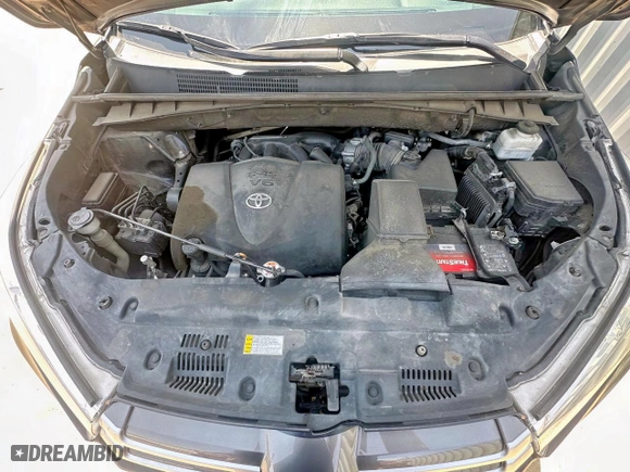 2019 Toyota Highlander SE with VIN 5TDKZRFH7KS572196, listed as a Copart auction lot 53402965 with 309,740 mi miles and Clean Title. Bid and sale history available at carsss.com. Image 7.