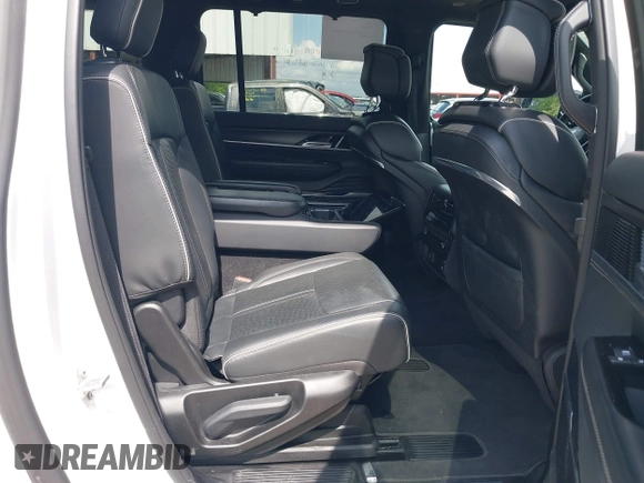 2024 Jeep Grand Wagoneer Series II с VIN 1C4SJSFP4RS127115, выставлен на аукционе IAAI как лот 42097396 с пробегом 45 680 миль миль и . История ставок и продаж доступна на DreamBid. Изображение 8.