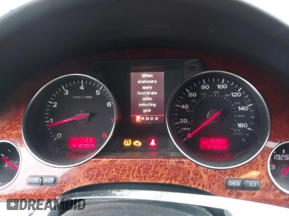 2006 Audi A8 z VIN WAUMR44E86N015925, wystawiony jako IAAI lot #42003490 z przebiegiem 175 003 mil mil oraz . Historia ofert i sprzedaży dostępna na DreamBid. Obrazek 7.