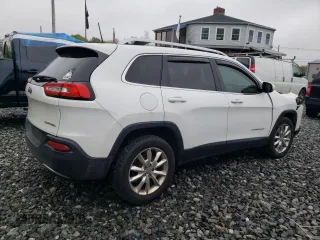 2017 Jeep Cherokee Limited with VIN 1C4PJMDB1HW562142, listed as a Copart auction lot 55366515 with 201,577 mi miles and Salvage title. Bid and sale history available at DreamBid. Image 3.