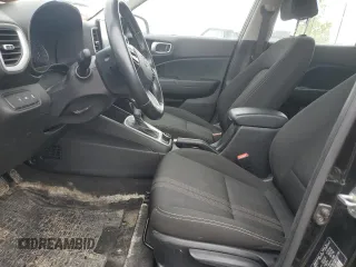 2022 Hyundai Venue Limited z VIN KMHRC8A33NU132736, wystawiony jako Copart lot #58028005 z przebiegiem 99 522 mil mil oraz Szkoda całkowita • Salvage title. Historia ofert i sprzedaży dostępna na DreamBid. Obrazek 7.