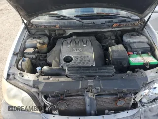 2005 Kia Sedona LX with VIN KNDUP132X56721558, listed as a Copart auction lot 88574685 with 176,660 mi miles and Salvage Title. Bid and sale history available at carsss.com. Image 12.