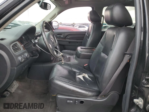 2011 GMC Sierra 2500HD Denali z VIN 1GT125C81BF106180, wystawiony jako Copart lot #55342435 z przebiegiem 174 738 mil mil oraz Szkoda całkowita • Salvage title. Historia ofert i sprzedaży dostępna na DreamBid. Obrazek 7.