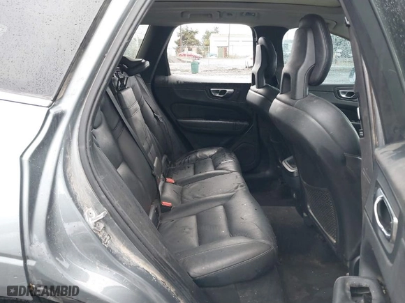 2018 Volvo XC60 Momentum with VIN YV4A22RK3J1093832, listed as a IAAI auction lot 40917553 with 115,056 mi miles. Bid and sale history available at carsss.com. Image 8.
