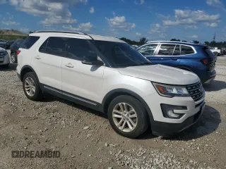 2017 Ford Explorer XLT with VIN 1FM5K7D82HGD49572, listed as a Copart auction lot 50813535 with 60,962 mi miles and Salvage Title. Bid and sale history available at DreamBid. Image 4.
