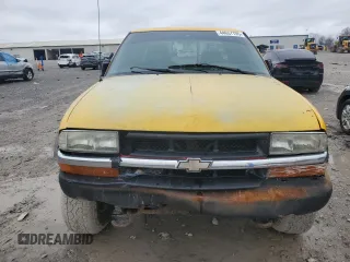 2002 Chevrolet S-10 LS with VIN 1GCCT19W128251633, listed as a Copart auction lot 44657705 with 181,895 mi miles and Clean Title. Bid and sale history available at carsss.com. Image 5.