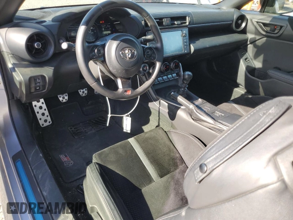 2023 Toyota 86 Premium z VIN JF1ZNBE17P9752912, wystawiony jako Copart lot #56538765 z przebiegiem 31 403 mil mil oraz Szkoda całkowita • Salvage title. Historia ofert i sprzedaży dostępna na DreamBid. Obrazek 8.