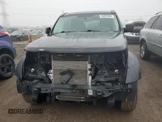 2011 Dodge Nitro SXT z VIN 1D4PT5GK1BW544326, wystawiony jako Copart lot #85863564 z przebiegiem 259 017 mil mil oraz Szkoda całkowita • Salvage title. Historia ofert i sprzedaży dostępna na DreamBid. Obrazek 5.