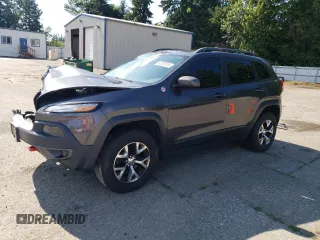 2016 Jeep Cherokee Trailhawk z VIN 1C4PJMBB4GW326361, wystawiony jako Copart lot #64290015 z przebiegiem Nie podano mil oraz Szkoda całkowita • Salvage title. Historia ofert i sprzedaży dostępna na DreamBid. Obrazek 1.