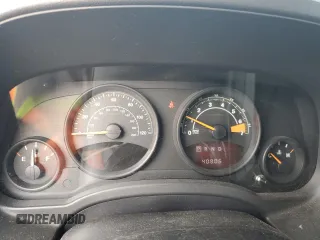 2014 Jeep Patriot Latitude z VIN 1C4NJPFA1ED680177, wystawiony jako Copart lot #58317165 z przebiegiem 40 806 mil mil oraz Szkoda całkowita • Salvage title. Historia ofert i sprzedaży dostępna na DreamBid. Obrazek 9.