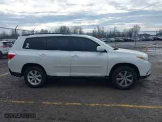 2011 Toyota Highlander with VIN 5TDZK3EHXBS048607, listed as a IAAI auction lot 41180677 with 211,295 mi miles. Bid and sale history available at carsss.com. Image 13.