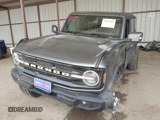 2023 Ford Bronco z VIN 1FMEE5DP8PLA91454, wystawiony jako IAAI lot #42023594 z przebiegiem 49 354 mil mil oraz . Historia ofert i sprzedaży dostępna na DreamBid. Obrazek 2.