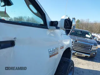 2018 Ram 2500 Tradesman с VIN 3C6UR5HJ0JG216906, выставлен на аукционе IAAI как лот 41409441 с пробегом 122 401 миль миль и . История ставок и продаж доступна на DreamBid. Изображение 19.