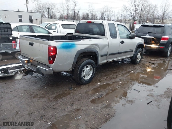 2005 Chevrolet Colorado LS Z71 with VIN 1GCDT196X58226139, listed as a IAAI auction lot 41520635 with 266,274 mi miles. Bid and sale history available at carsss.com. Image 4.