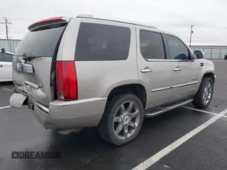 2007 Cadillac Escalade z VIN 1GYFK63847R256229, wystawiony jako IAAI lot #41600996 z przebiegiem 219 189 mil mil oraz . Historia ofert i sprzedaży dostępna na DreamBid. Obrazek 4.