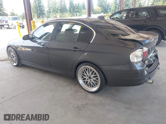 2007 BMW 3 Series 335i с VIN WBAVB73537VH20728, выставлен на аукционе IAAI как лот 42573878 с пробегом 89 984 миль миль и . История ставок и продаж доступна на DreamBid. Изображение 3.