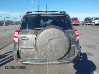 2011 Toyota RAV4 Limited с VIN 2T3DF4DV9BW173561, выставлен на аукционе IAAI как лот 41450407 с пробегом 126 053 миль миль и . История ставок и продаж доступна на DreamBid. Изображение 16.