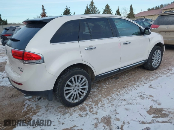 2011 Lincoln MKX with VIN 2LMDJ8JK0BBJ28172, listed as a IAAI auction lot 41083250 with 145,402 mi miles. Bid and sale history available at carsss.com. Image 4.