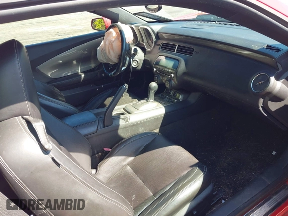 2010 Chevrolet Camaro 2SS z VIN 2G1FK1EJ0A9144871, wystawiony jako IAAI lot #42054933 z przebiegiem 140 100 mil mil oraz . Historia ofert i sprzedaży dostępna na DreamBid. Obrazek 5.