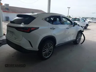 2023 Lexus NX 350h Premium z VIN 2T2GKCEZ2PC010333, wystawiony jako IAAI lot #42641664 z przebiegiem 35 369 mil mil oraz . Historia ofert i sprzedaży dostępna na DreamBid. Obrazek 4.
