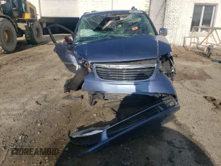 2011 Chrysler Town & Country Touring-L with VIN 2A4RR8DG7BR759220, listed as a Copart auction lot 88317575 with 0 mi miles and Salvage Title. Bid and sale history available at carsss.com. Image 5.